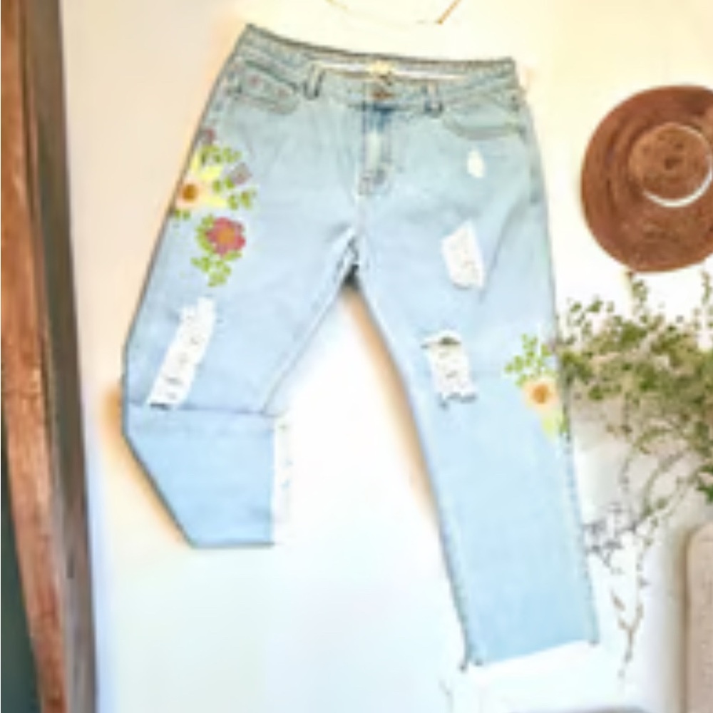 🌸NWOT- POL Blue and Pink Boyfriend Jeans with Distressed Floral Design🌸 - Picture 2 of 7